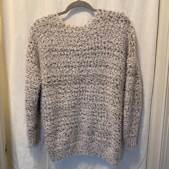 Women’s Jennifer Lopez relaxed sweater - Picture 3 of 7